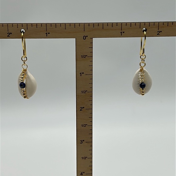 2354- Handmade Shell Dangle Earrings NWT - Picture 5 of 5